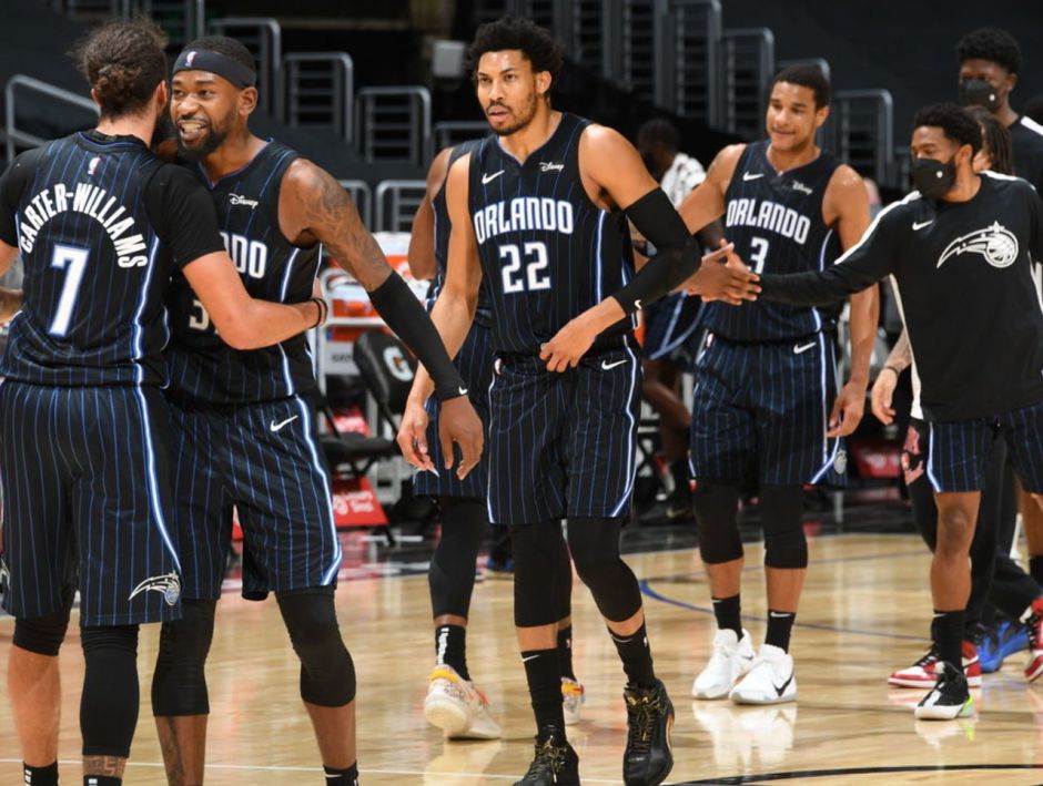 顺势分球给 顺势分球给