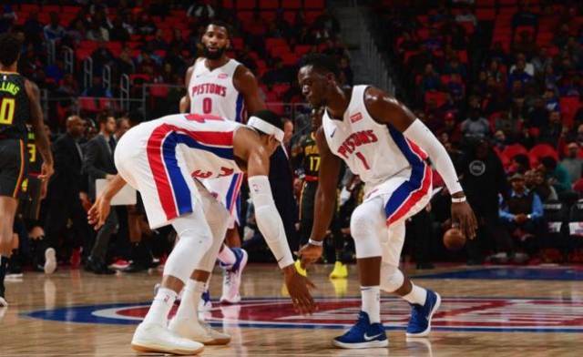 S露出背身 S露出背身