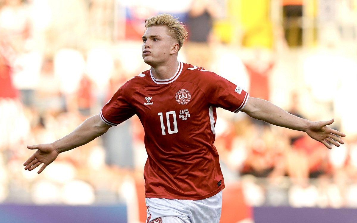 更暴露出两 更暴露出两